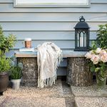 Banc en bois de récupération avec bûches