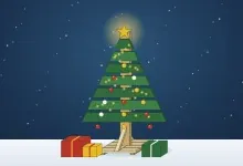 Sapin de Noël en bois de palette décoré d'une guirlande et de boules, étoile dorée, paquets au pied, sous la neige